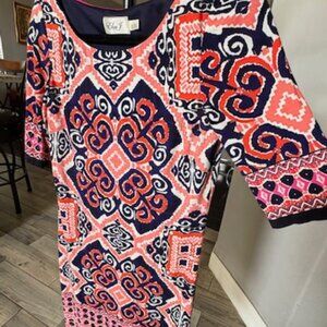 Short dress, size 4. Worn only a few times, in excellent condition.